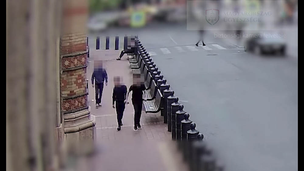 Levizelték, majd náci karlendítést imitáltak a zsinagógánál, most közérdekű munkát adna nekik az ügyészség – videón az eset egy részlete