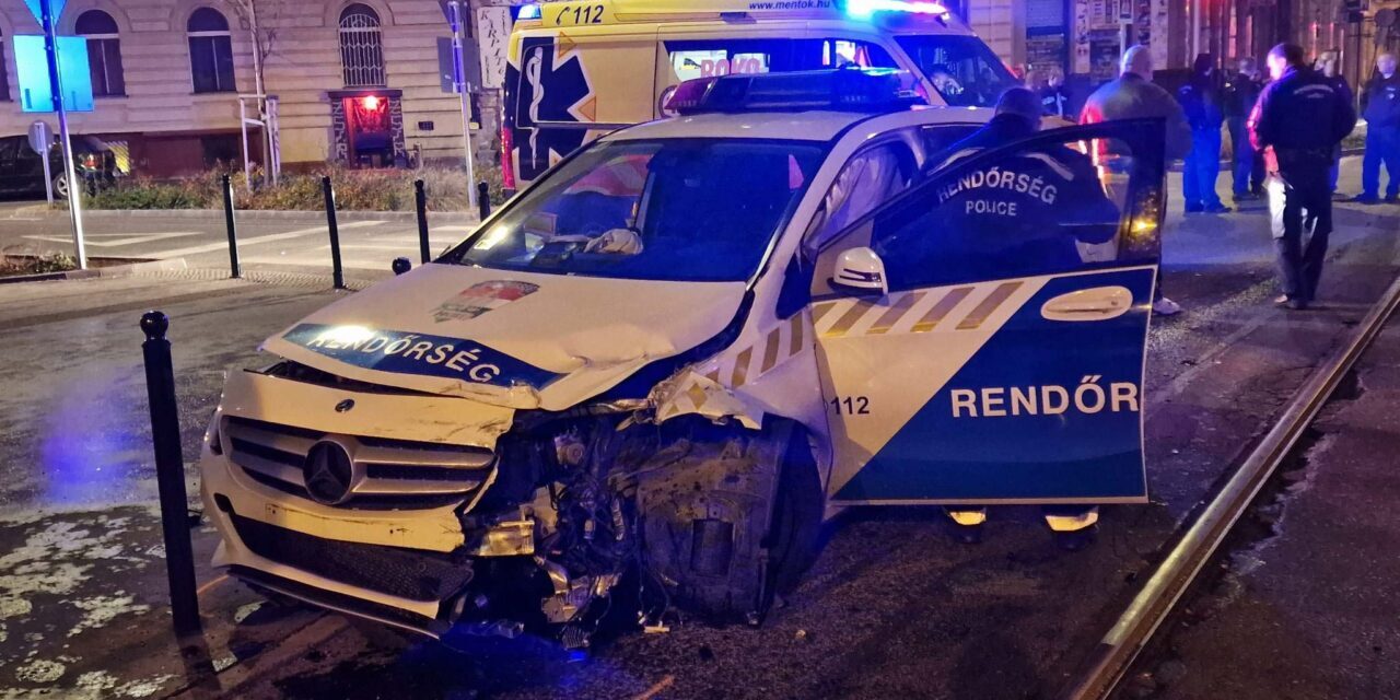 Híres felnőttfilm rendező és egy ismert sztár karambolozott a bevetésre száguldó rendőrautóval Budapesten