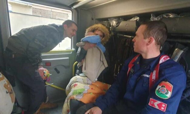 „A testhőmérséklet erősen lehűl, hosszabb idő után fagyási sérülések is lehetnek” – Négyhónapos kisbabát zártak be egy autóba Mohácson