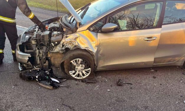 Vezetés közben lett rosszul a 30 éves nő Budapesten – mikrobusznak csapódott az autójával