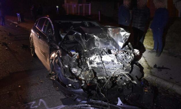 Nem figyelt a stoptáblára, öt autó tört össze, két ember pedig kórházba került Győr-Szabadhegyen