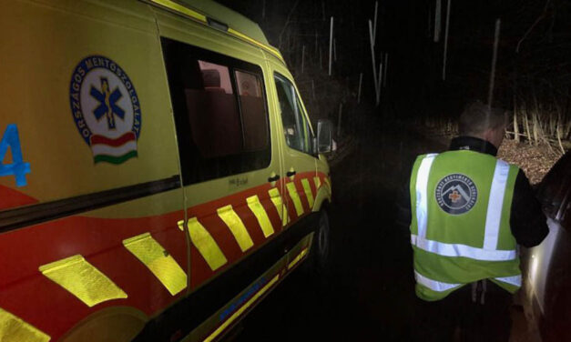 Szomorú vasárnap este: Püspökladánynál a felüljáróról zuhant le egy autó, Füzesabonynál két fiatal halt meg