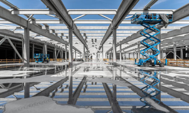 Lezuhant egy munkás Iváncsán, az akkumulátorgyár építkezésén