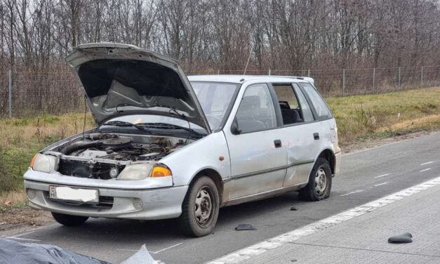 Tragédia az M0-son: defekt miatt az autóból kiszálló nagymamát gázolt halálra a teherautó, 13 éves unokája életveszélyesen megsérült – helyszíni fotók