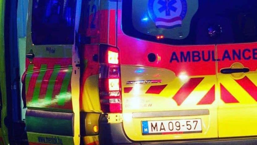Tragédia a 22-es úton: kettészakadt a piros Suzuki, a sofőr kirepült és életét vesztette