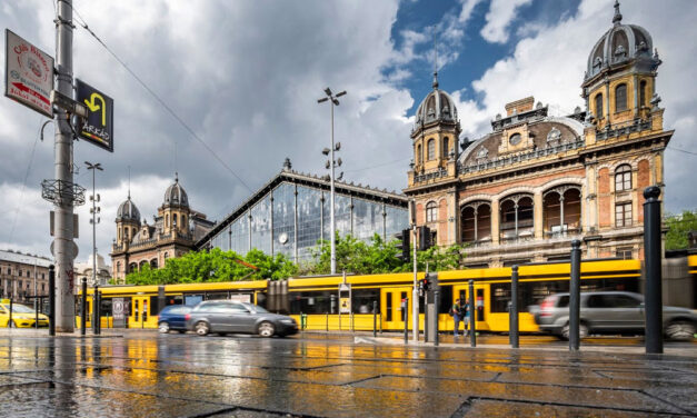 „Anya és a testvéreim felszálltak a villamosra, én lemaradtam” – elveszett egy 8 éves kislány a Nyugati Pályaudvarnál, rendőrök keresték a rémült gyermek családját