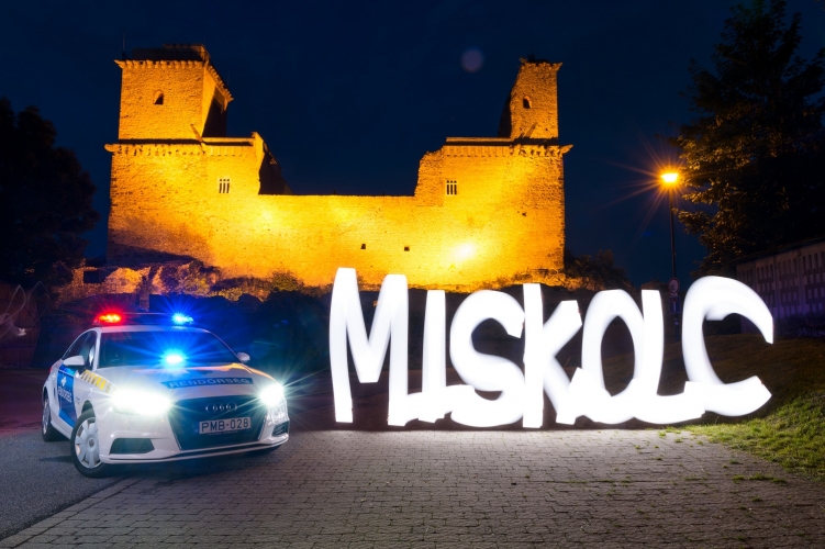 Életet mentettek a miskolci rendőrök – egy szociális intézményben élesztettek újra egy férfit
