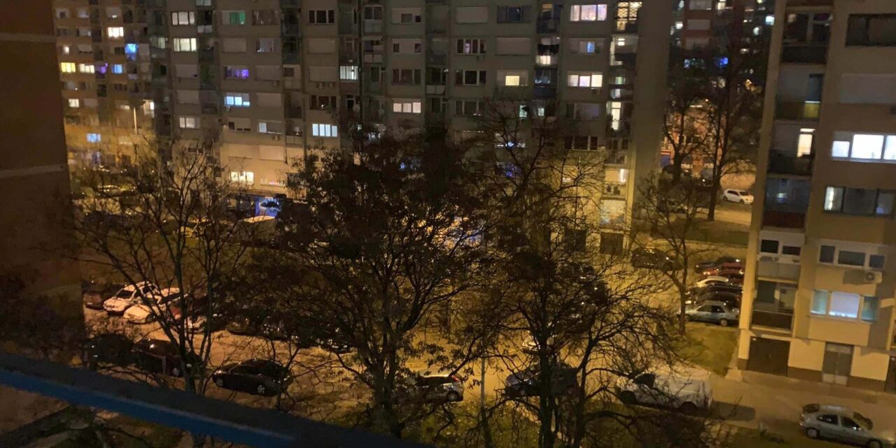 Tizenévesek tartják rettegésben Budapest egyik kerületének lakóit – autókat rongálnak és kukákat vernek szét. Közösségi összefogással keresik őket