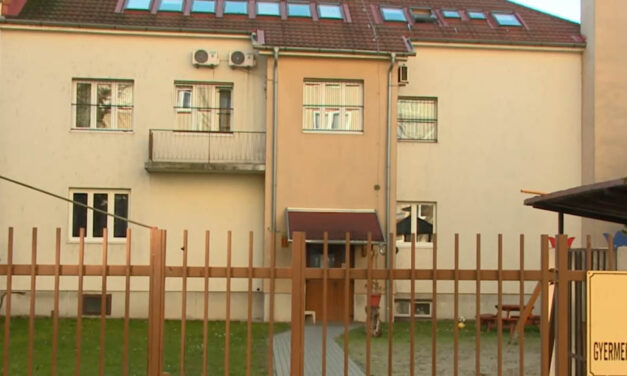 Gyermekotthonban élő fiúkat csábított magához a topmenedzser: pénzzel, cigivel és pizzával édesgette őket a lakására