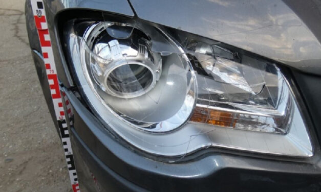 Valamin nagyon berágott az asszony: a családi vita után bottal verte szét férje autóját az udvaron Váchartyánban