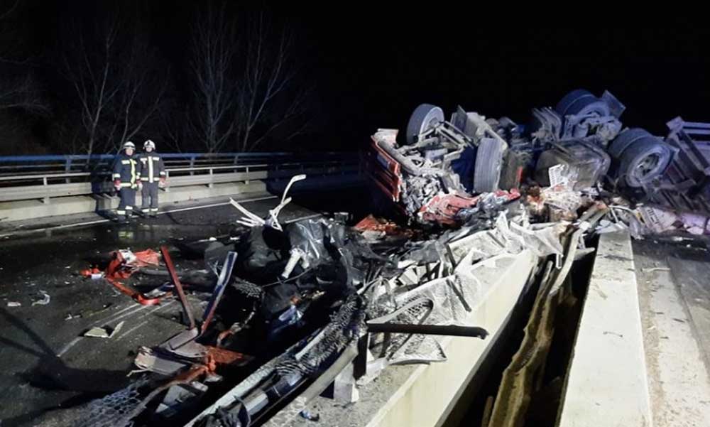 Halálos baleset az M3-ason: meghalt a felborult kamion sofőrje