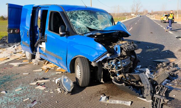 Halálos baleset Fischerbócsa térségében – frontálisan ütközött két autó, egy harmadik pedig nekiment egy fának