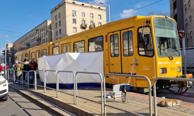 Felkavaró tragédia Budapesten – halálra gázolt a villamos egy nőt