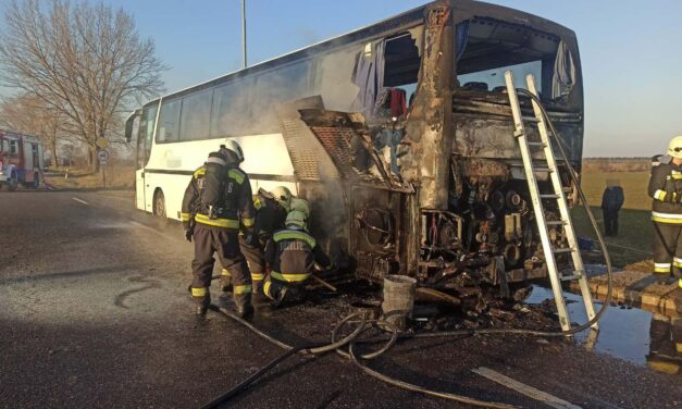Kigyulladt egy menetrend szerinti járat Veszprém közelében – a buszvezető lélekjelenlétén múlt, hogy nem történt tragédia