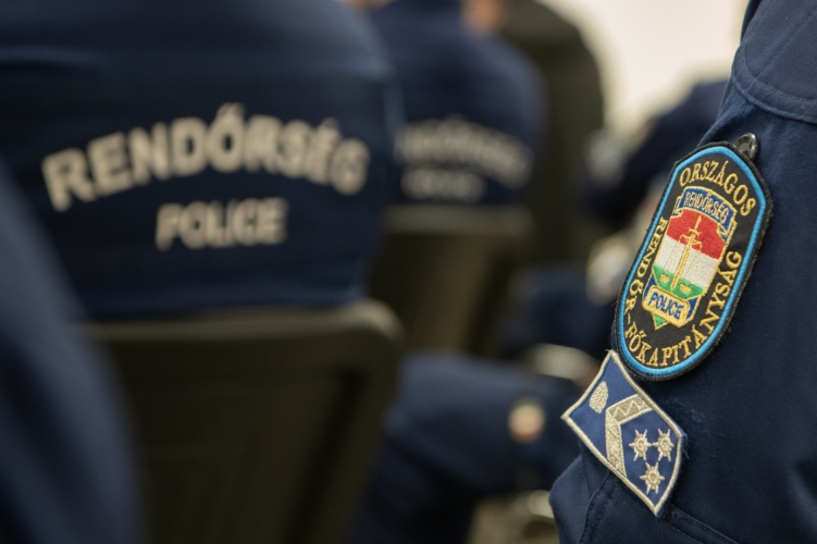 Megint veszélybe került egy rendőr: szolgálaton kívüli zsarut fenyegetett és szidalmazott két férfi Baranyában