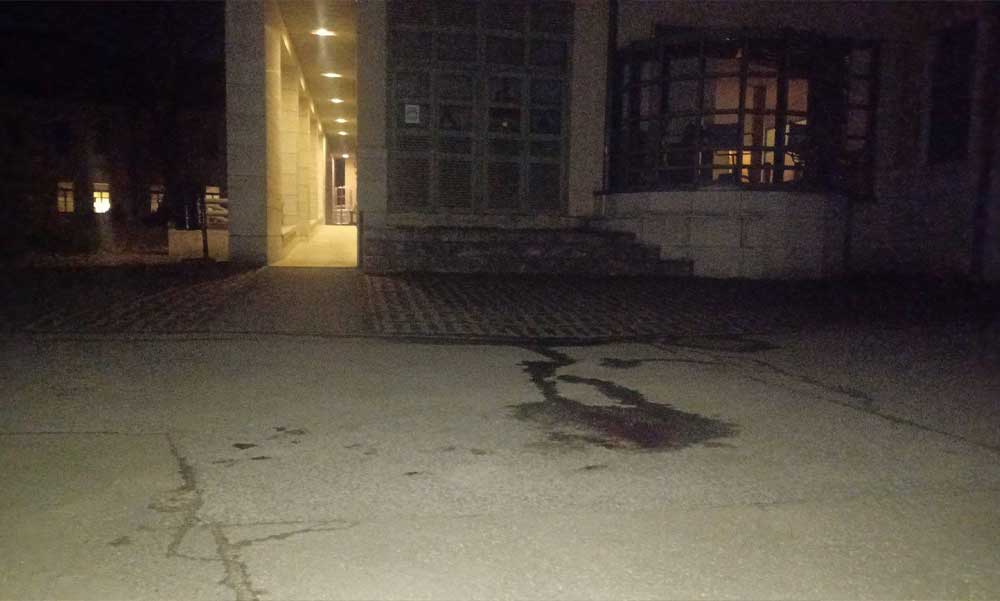 A kórház udvarán szülte meg gyermekét a kismama, a férj azt állítja, a mentők nem segítettek a feleségének: vizsgálat indult