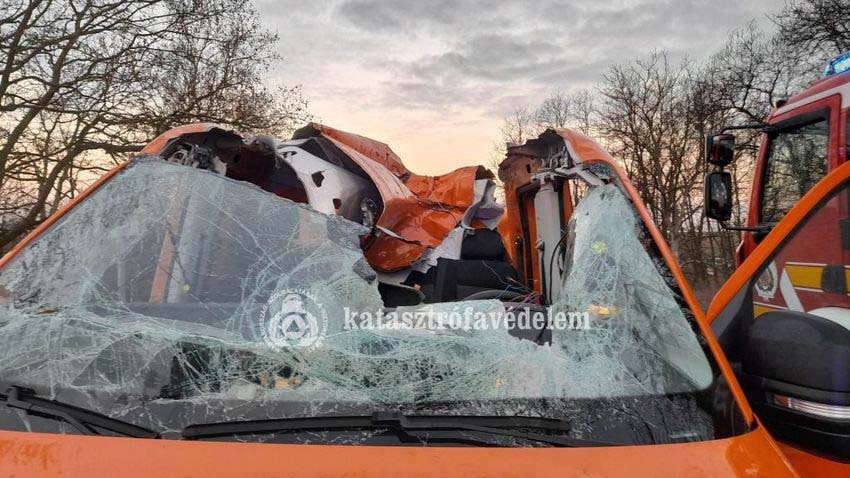 „Már csak a csoda segíthet, hogy Imre túlélje” – Megszólalt a súlyos balesetet szenvedett fiatal közútkezelő apósa, az orvosok lemondtak róla