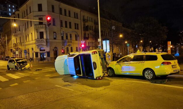 Hármas karambol Budapesten, az Alagútnál – menekülés közben okozott nagy balesetet egy Toyota pick-up sofőrje