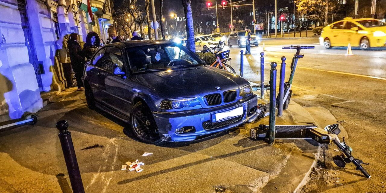 Kis híján tragédia a fővárosban: járdára hajtott és gyalogost gázolt egy BMW az Üllői úton