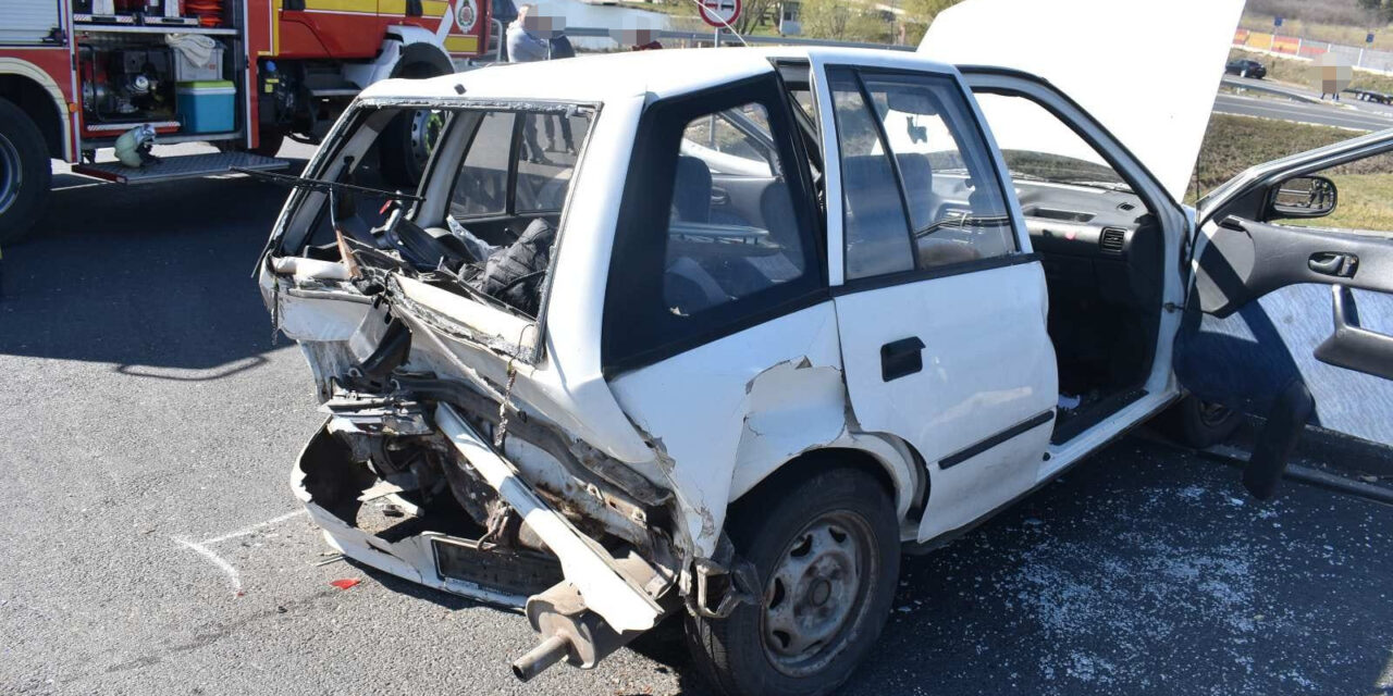 Súlyos baleset Pétfürdő és Várpalota között – anya és fia sérült meg a karambolban