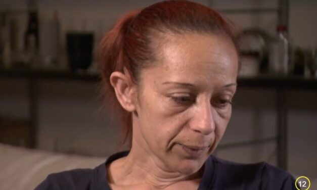 „Nem hagyott nyugodni, hogy én Pesten élek, miközben a gyermekem teste vidéken pihen” – fia sírjához költözik a Deák téri gyilkosság áldozatának édesanyja