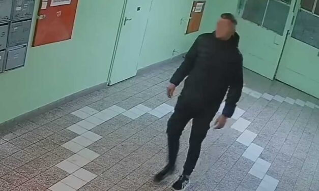 Megírtuk, ezután elfogták azt a kőbányai erőszakos férfit, akit tinilányok rugdostak ki a liftből, ez vár most rá