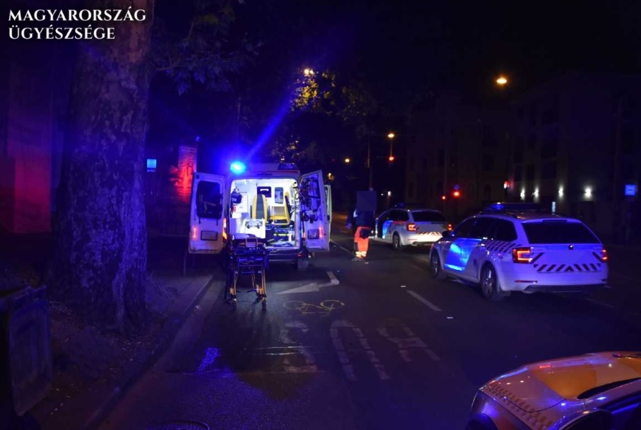 Mentősökre támadt egy agresszív férfi: rúgta, ütötte a segítségére siető egészségügyiseket