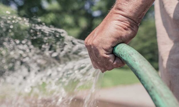 Az egy kézzel működtethető szivattyú