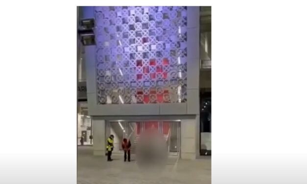 „Mit csinálsz, gyere vissza!” – A Fradi meccs alatt zuhant le egy férfi a Puskás Aréna tartóoszlopáról – sokkoló videó