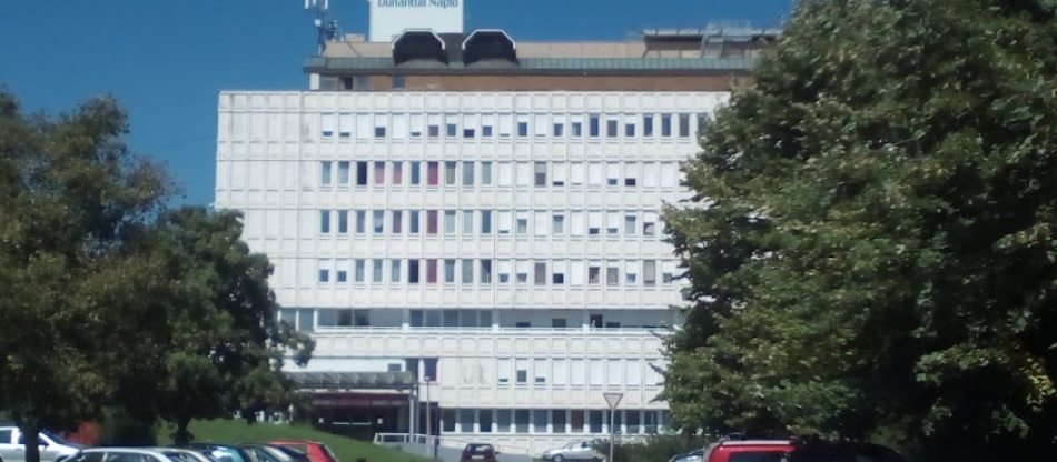 Összecserélték a fertőtlenítőszert a sóoldattal a műtét során, egy kétgyermekes anyuka meghalt: az orvos még a kollégái előtt is eltitkolta a műhibát