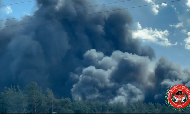 Itt a Katasztrófavédelem közlése! Még mindig oltják a tüzet a Budapest melletti szeméttelepen, kiderült került-e veszélyes anyag a levegőbe