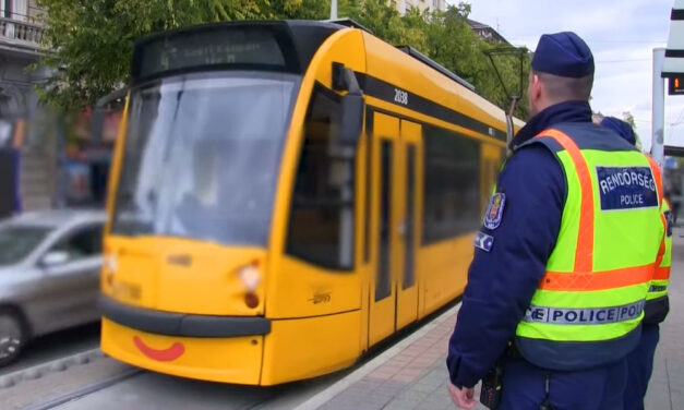 Verekedés a villamoson – komoly fennakadást okozott az a két ember, aki a budapesti 4-6-os járaton próbálta rendezni vitás ügyeit