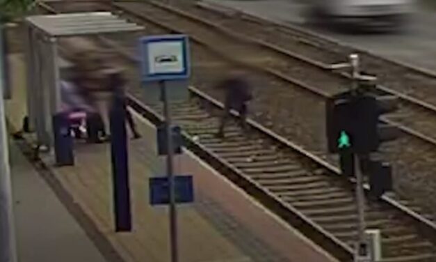 „Féltettem az életemet, még a villamoson is remegtem” – megszólalt a nő, akire egy hajléktalan támadt rá a 3-as villamos megállójában