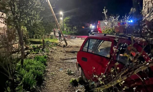 Rommá törte az autót, és még egy egész utcát a autótolvaj
