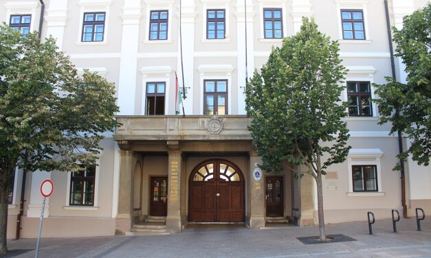 Nem volt magányos, több barátja is volt a pécsi öngyilkos diáknak – egyelőre mindenki csak találgatja a szörnyű tragédia okait