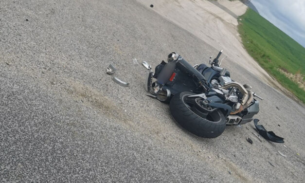 Brutális baleset Komárom-Esztergom vármegyében: nem kapott elsőbbséget súlyosan megsérült a motoros
