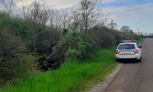 Halálos baleset történt Emődnél: lesodródott egy autó és felborult, ketten meghaltak – HELYSZÍNI FOTÓK