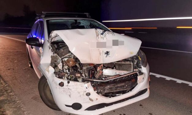 Nem vette észre az előtte haladó furgont a sofőr az M1-esen, belehajtott – helyszíni fotók