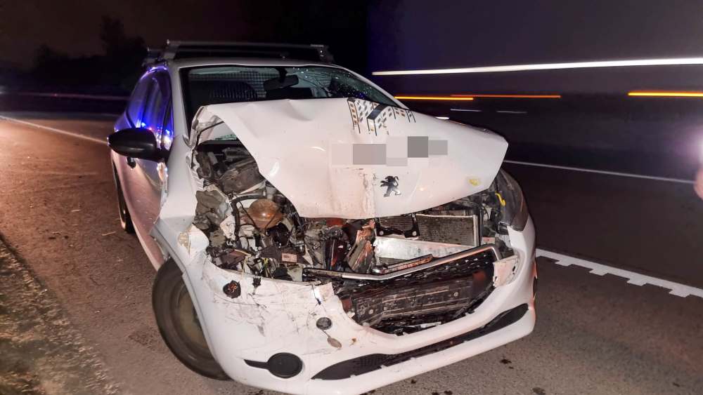 Nem vette észre az előtte haladó furgont a sofőr az M1-esen, belehajtott – helyszíni fotók