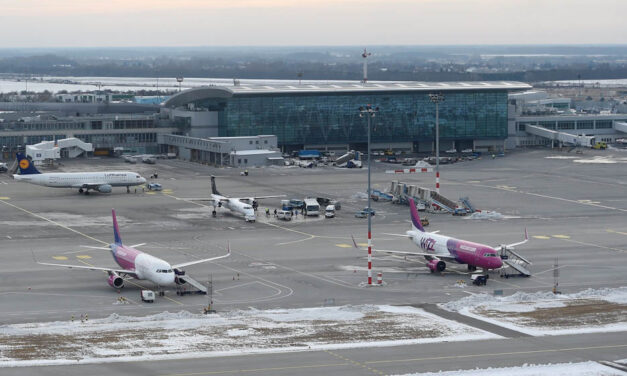 „A helyzet nagyon komolynak tűnt, a kapitánynak pedig nem volt más választása” – Összeesett a légiutas-kísérő, Budapesten hajtott végre kényszerleszállást egy brit gép