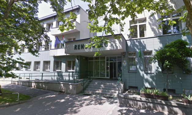 Eltemették Sanyikát, a nyíregyházi rendőrség mellett a kocsi csomagtartójában holtan talált kisfiút