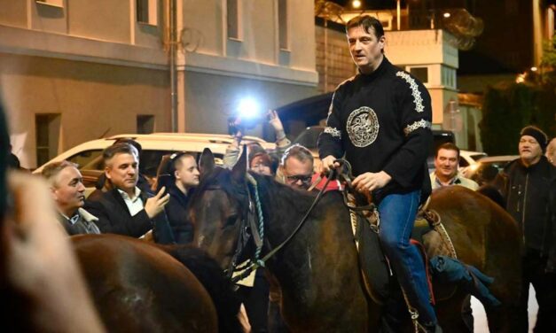 Kiengedték a váci börtönből Budaházy Györgyöt – Lóháton szabadult