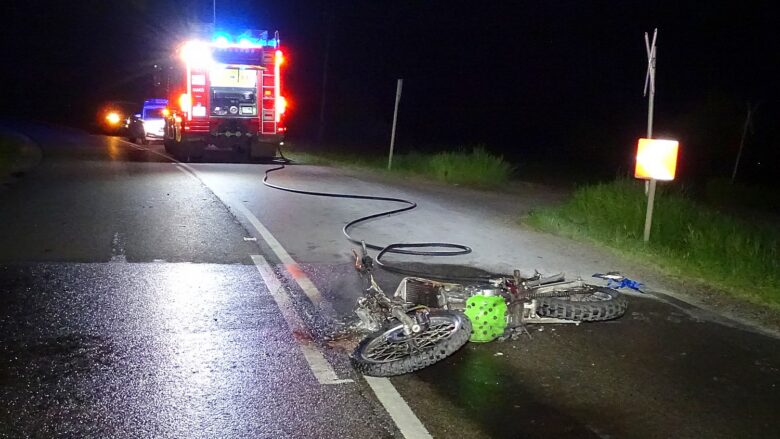 Átesett az őzön, kigyulladt a Kawasakija a motorosnak