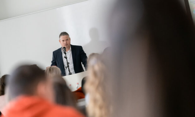 A főispán a kampány hevében mondott olyat, amivel az óvodai dolgozók becsületébe gázolt