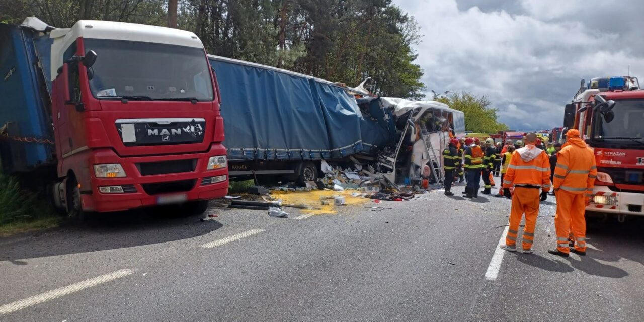Budapesti és miskolci nyugdíjasokat szállító busz tragédiája Szlovákiában, halálos áldozat is van