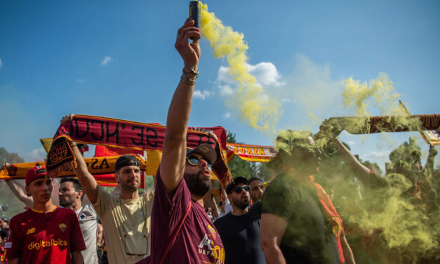 Videók tömkelegén mutatjuk, hogy szabadult el Budapest utcáin a pokol az Európa-Liga-döntője miatt