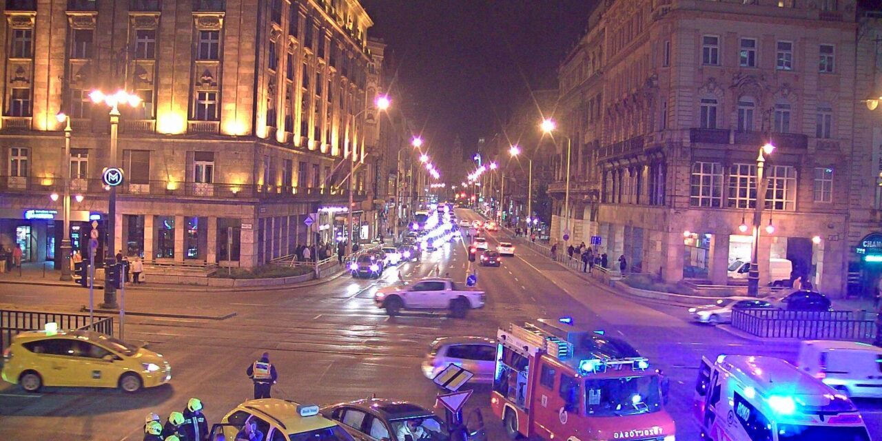 Lelkileg összeomlott a fiatal nő, aki brutális hármas karambolt okozott Budapest belvárosában – fotók a helyszínről