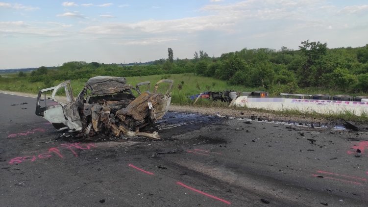 „Minden nagyon gyorsan történt, a kocsi a pokolra emlékeztetett” – bennégett a lángoló autóban a házaspár, a nagyszülők nevelik fel két kicsi gyermeküket