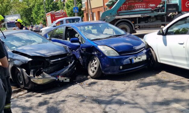 Újabb karambol Budapest egyik legveszélyesebb kereszteződésében – három autó ütközött, az egyik sofőr kórházba került