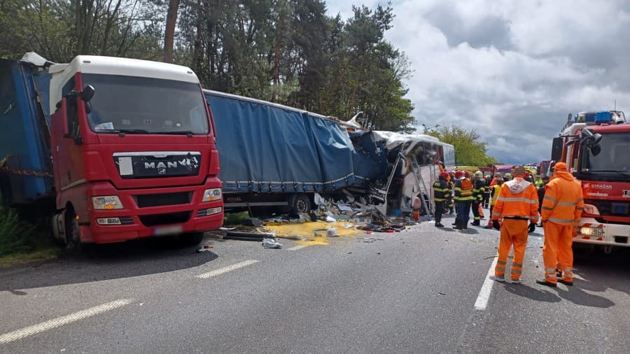 Egy 56 éves férfi halt meg a szlovákiai magyar buszbalesetben, a könnyű sérültek elindulnak hazafelé